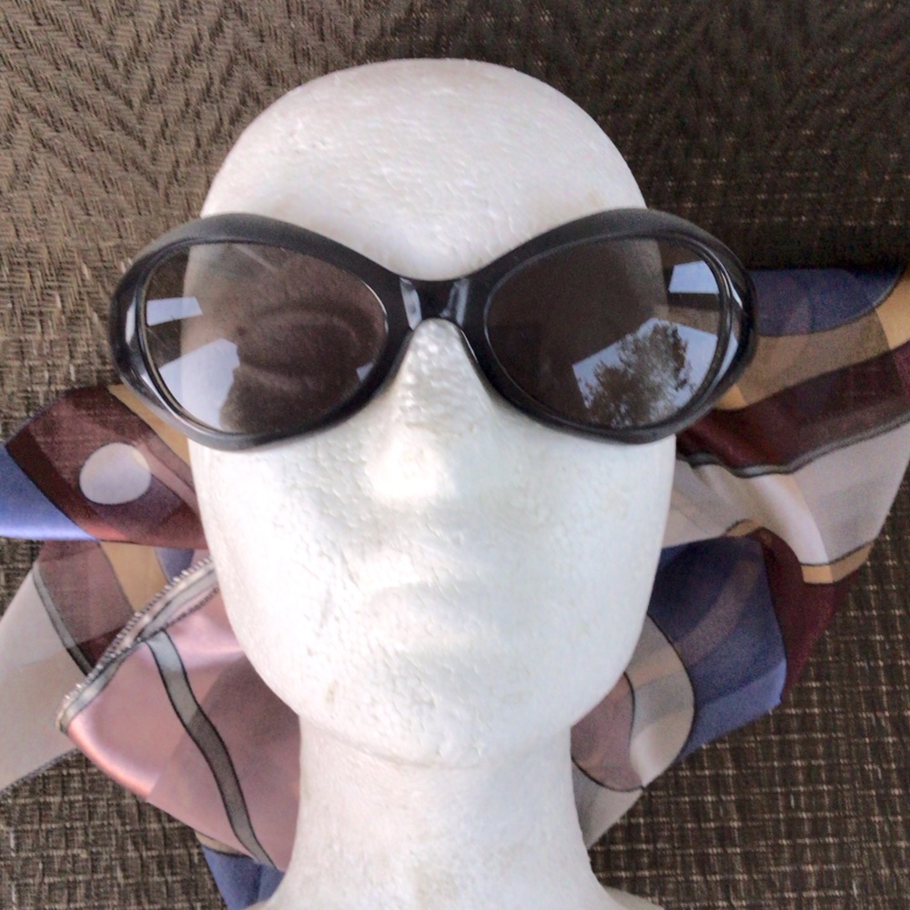 Kata MADERA Gray Oval Sunglasses